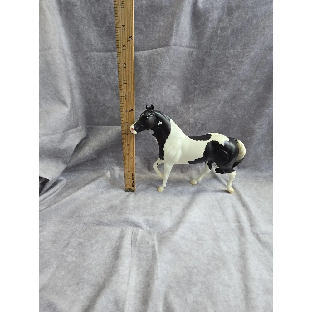 Breyer BreyerFest Horse #711106 Tommie Turvey's Joker Pinto Smart Chic Olena